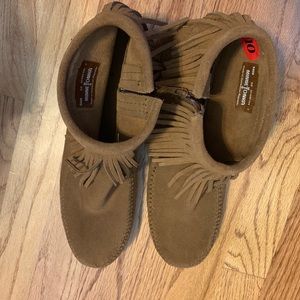 Women’s moccasins!! Great condition barley worn